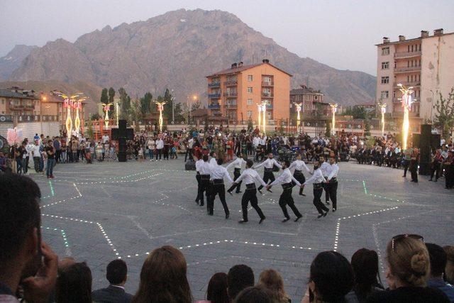 Ankaralı kadınlar Hakkari’de misket oyunu oynadı