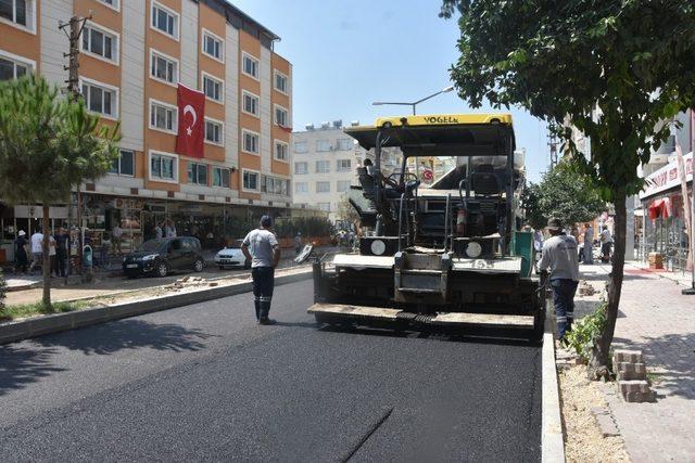 Ceyhan’ın 20 yıldır hizmet bekleyen bulvarında asfalt çalışması