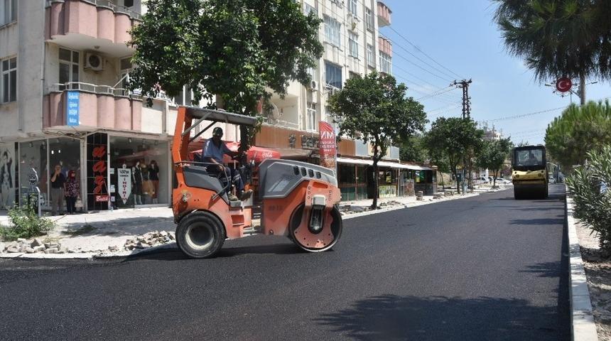 Ceyhan&rsquo;ın 20 yıldır hizmet bekleyen bulvarında asfalt &ccedil;alışması