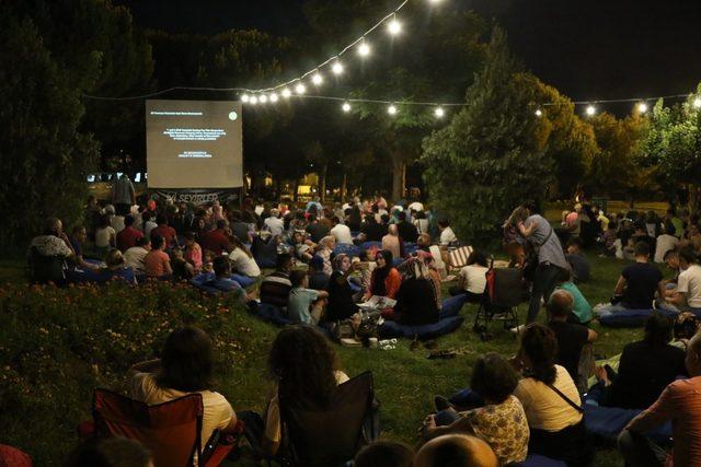 Akhisarlılar açık hava sinema günlerini çok sevdi