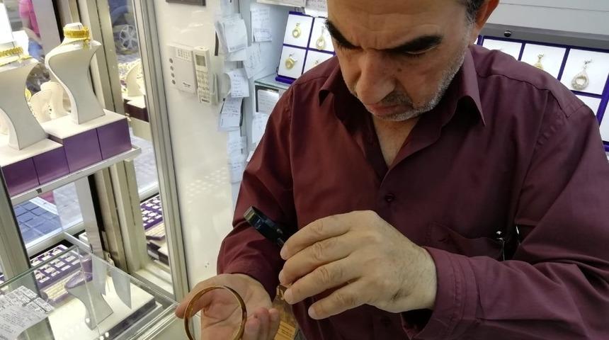 Ayar numarası ile dolandırılan sarraf: "Merhametleri varsa &ccedil;ıkıp gelsinler &ouml;z&uuml;r dilesinler helalleşelim&rdquo;