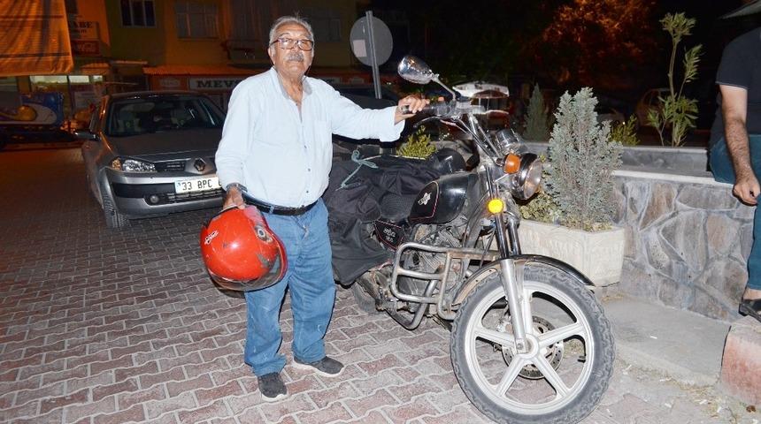 72 yaşındaki emekli &ouml;ğretmen motoruyla diyar diyar geziyor
