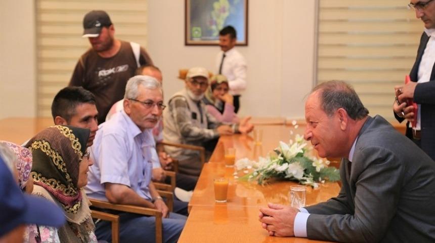 Başkan Opruk&ccedil;u hemşehrilerini dinliyor