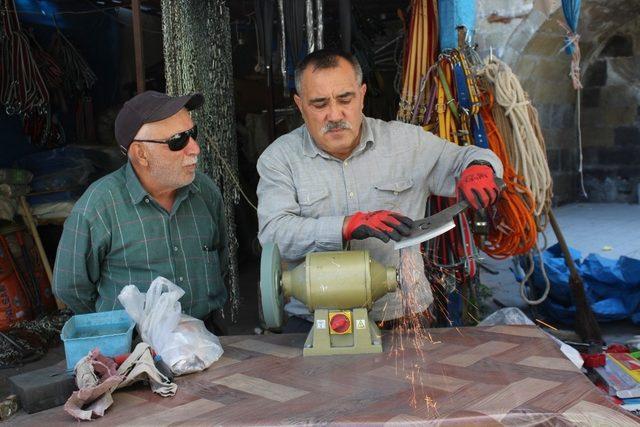 Kurban bıçakları bilenmeye başladı