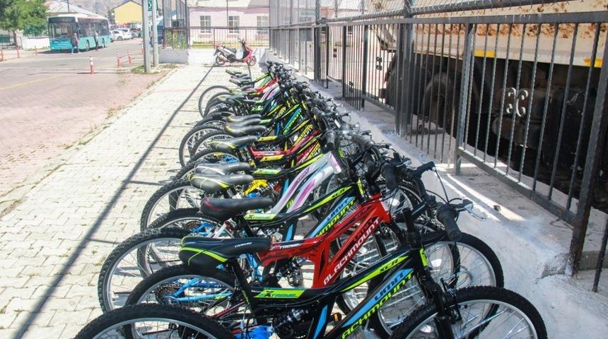 Bir saat kitap okuyana, iki saat bisiklet bedava