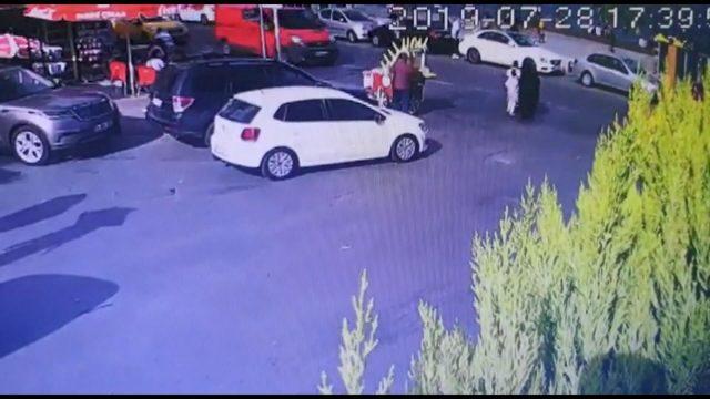 Emirgan'da dehşet anları... Halk otobüsü çocuğu ezdi