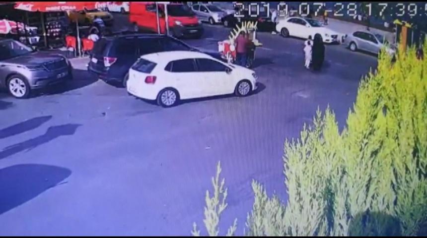 Emirgan'da dehşet anları... Halk otob&uuml;s&uuml; &ccedil;ocuğu ezdi