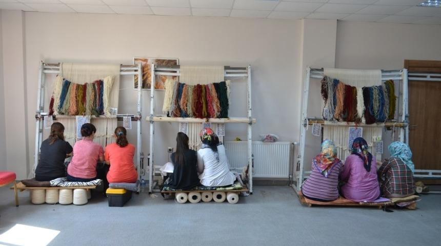 B&uuml;nyan&rsquo;da halı dokuma kursu a&ccedil;ıldı