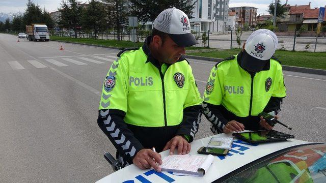 Isparta’da polis modifiyeye göz açtırmıyor