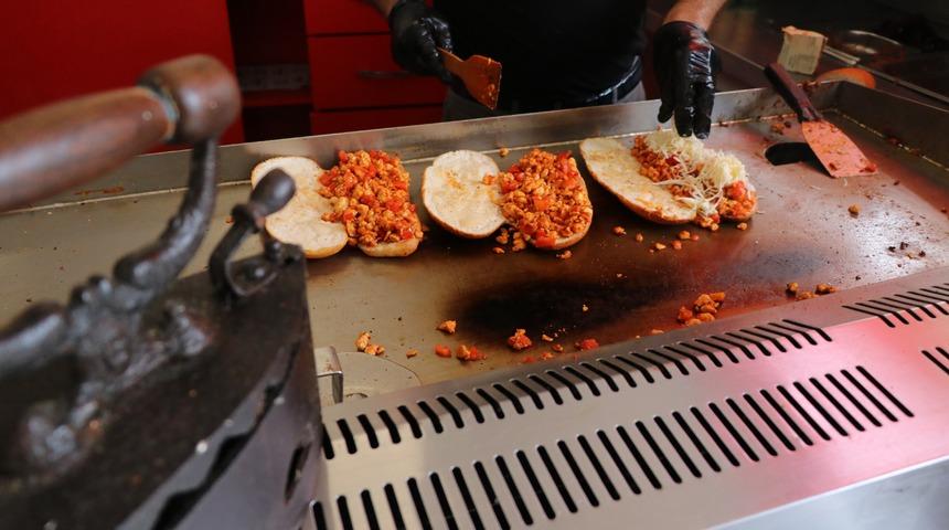 Adana kebabına alternatif: Ütü tost