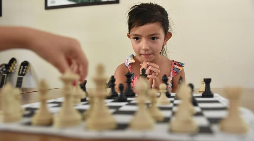 Satran&ccedil; ile zihinler gelişiyor