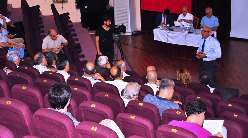 Yeni rekt&ouml;r hızlı başladı, hastanenin profes&ouml;r ve personeliyle toplantı yaptı