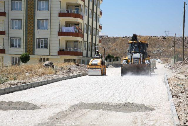 Karaköprü’de yollar kilitli parkeyle döşeniyor