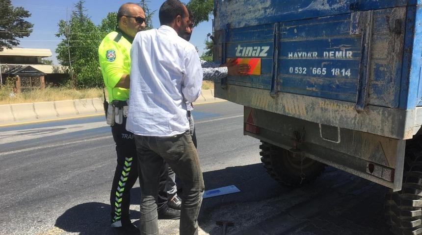 Trafik polislerinden &rsquo;reflekt&ouml;r&rsquo; uygulaması