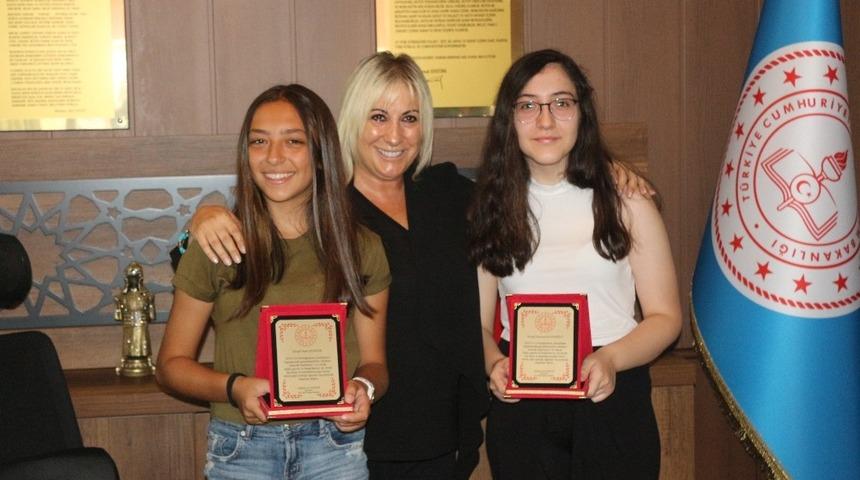 LGS’de dereceye giren öğrenciler ödüllendirildi