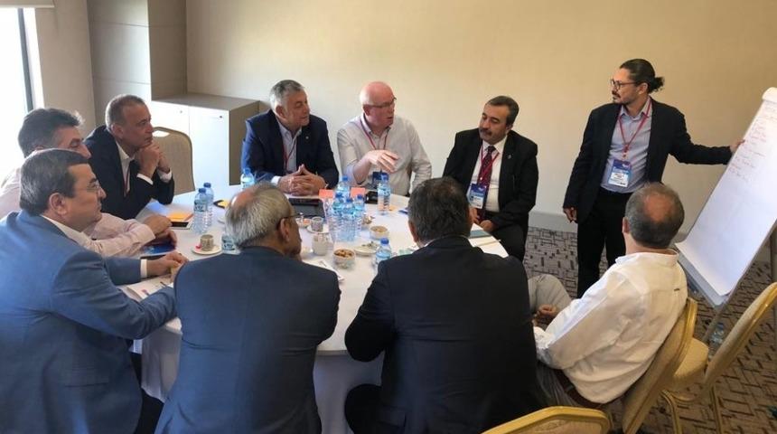 Kazım Kurt Belediye Başkanları &Ccedil;alıştayına katıldı