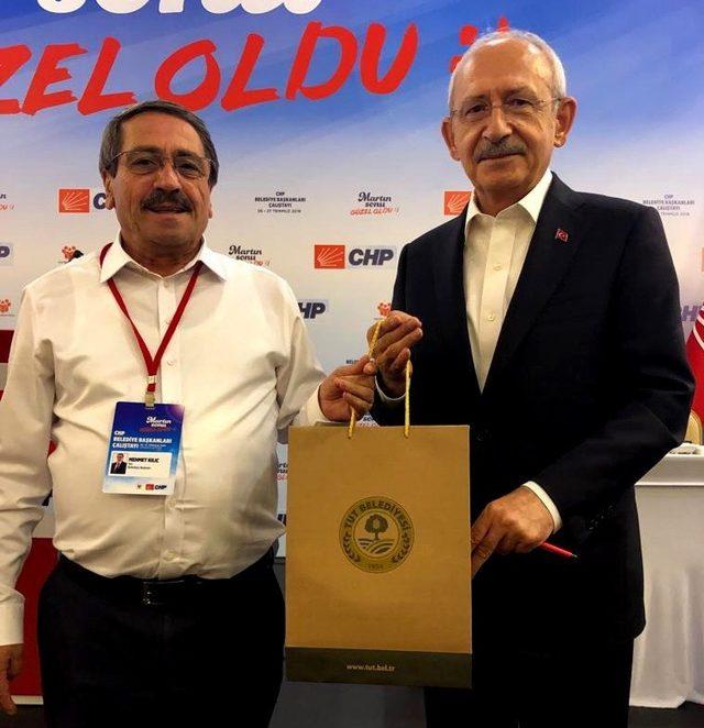 Tut Belediyesi’nden Kılıçdaroğlu’na dut kurusu ve dut pekmezi