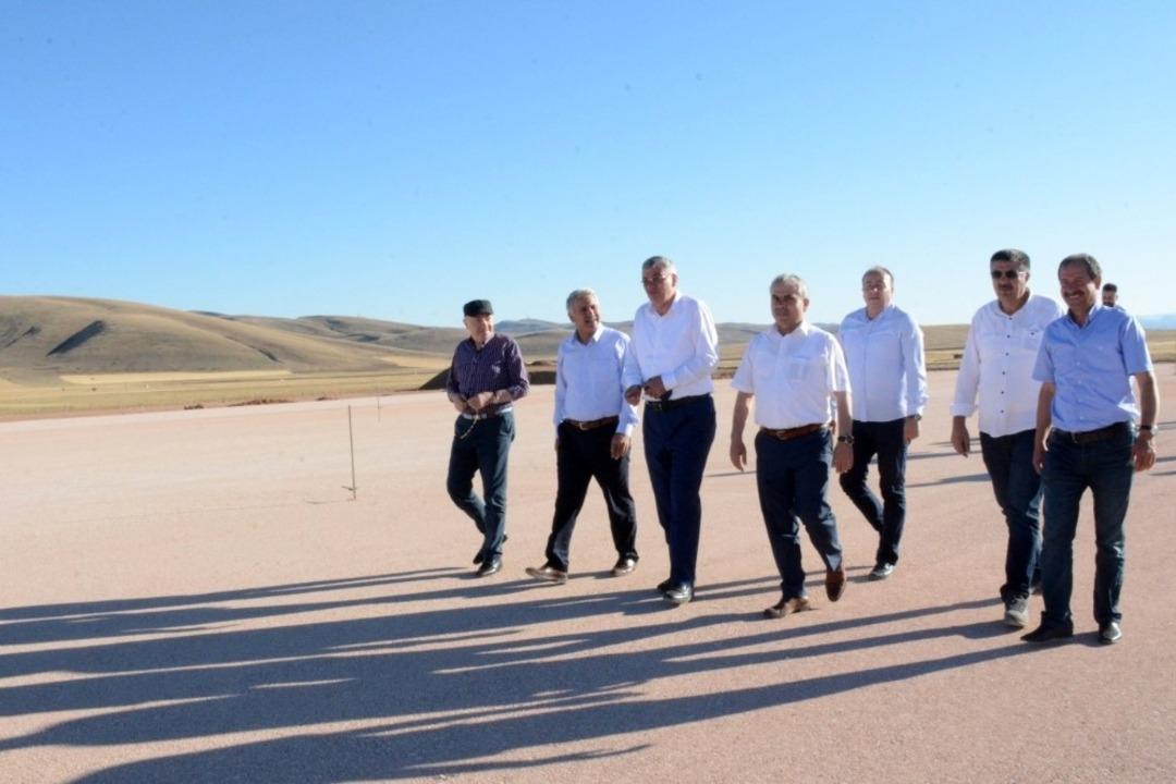 G&uuml;m&uuml;şhane-Bayburt havalimanında &ccedil;alışmalar devam ediyor