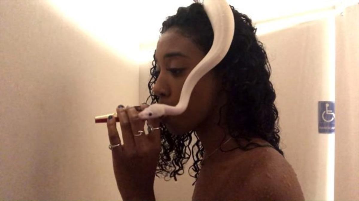 1 ayda sadece 2 video &ccedil;ekerek YouTube'da 1,5 milyon aboneye ulaştı!