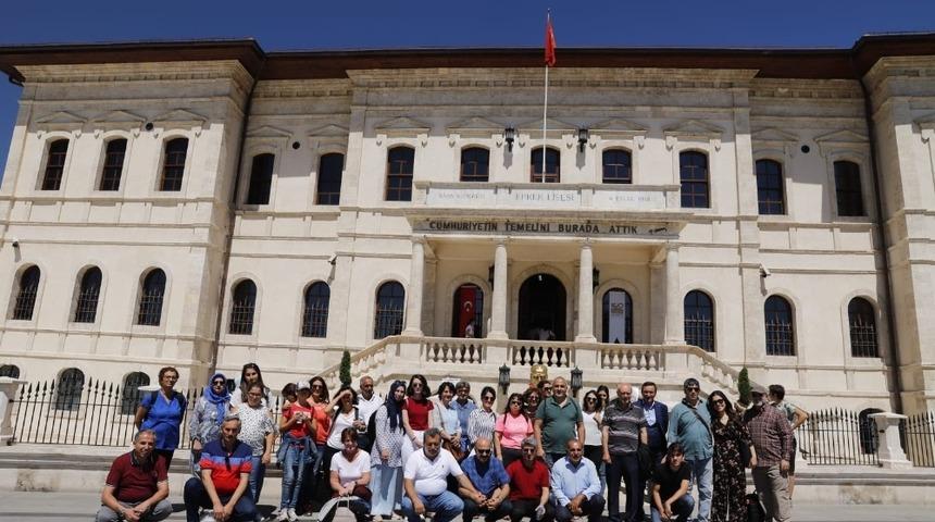 Lise mezunları 38 yıl sonra buluştu