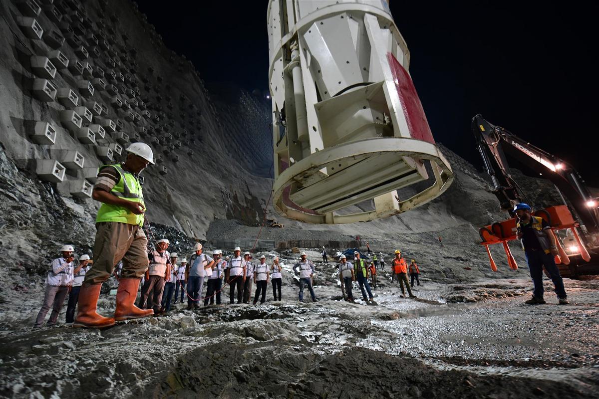 T&uuml;rkiye'nin en y&uuml;ksek baraj inşaatında 145 metre g&ouml;vdeye ulaşıldı