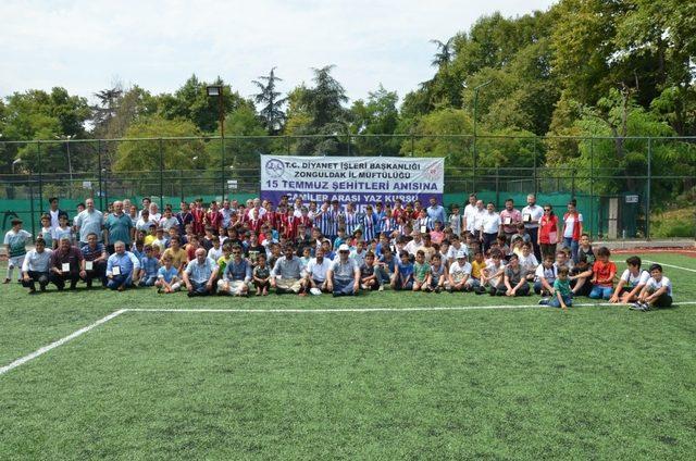 Camiler arası futbol turnuvası düzenlendi