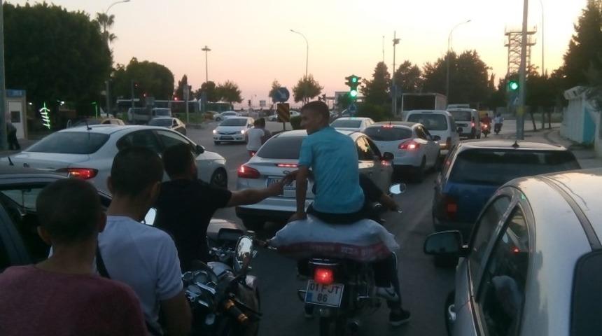 Motosiklette &lsquo;&ccedil;uvallı&rsquo; yolculuk