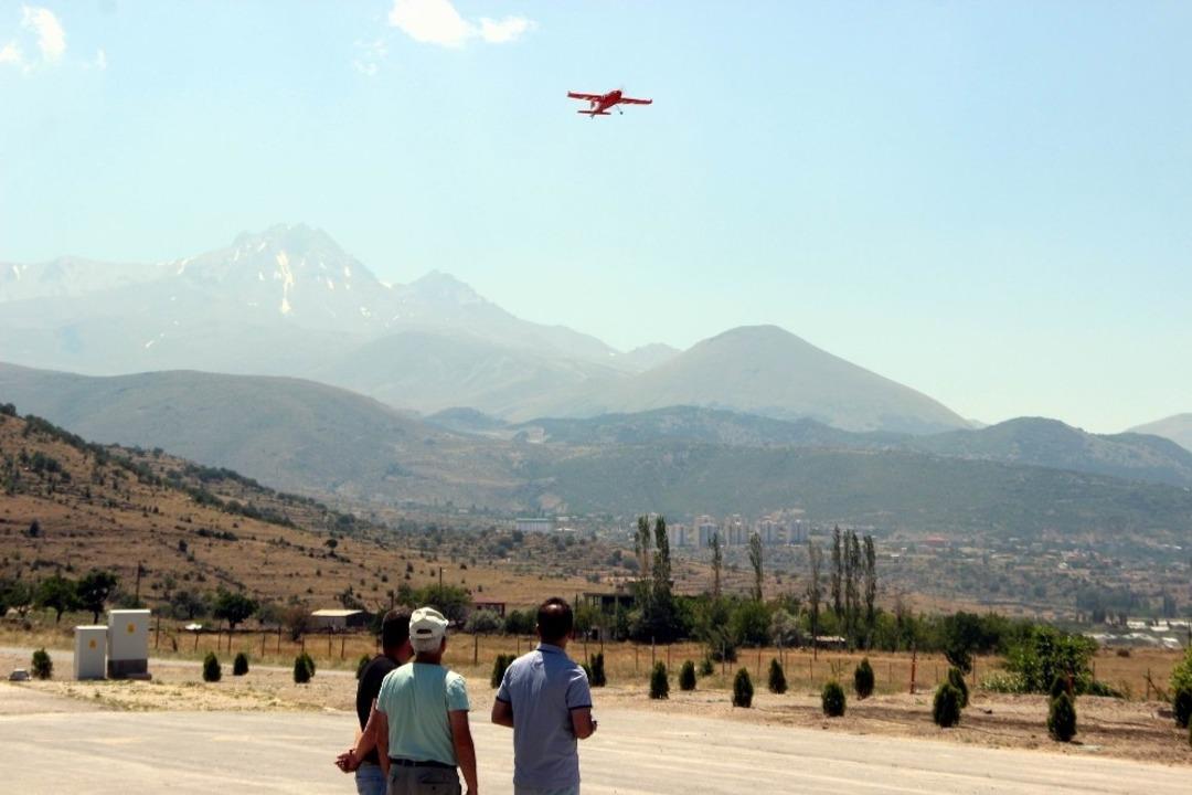 9 &uuml;lkeden 14 kişi hava ara&ccedil;larında kendilerini geliştirmek i&ccedil;in Kayseri&rsquo;ye geldi