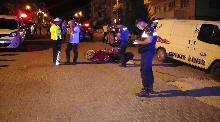 Kamyonet ile motosiklet &ccedil;arpıştı: 1 yaralı