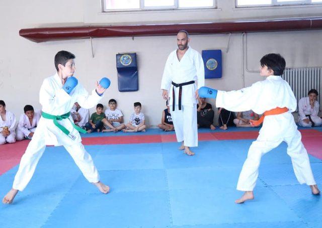 Sivas’ta karate yaz okulu devam ediyor