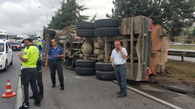 Samsun’da su tankeri devrildi: 2 yaralı