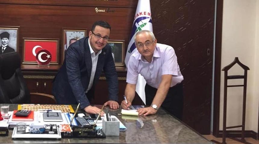 Başkan Kanar kurban vekaletini T&uuml;k Kızılayı&rsquo;na verdi