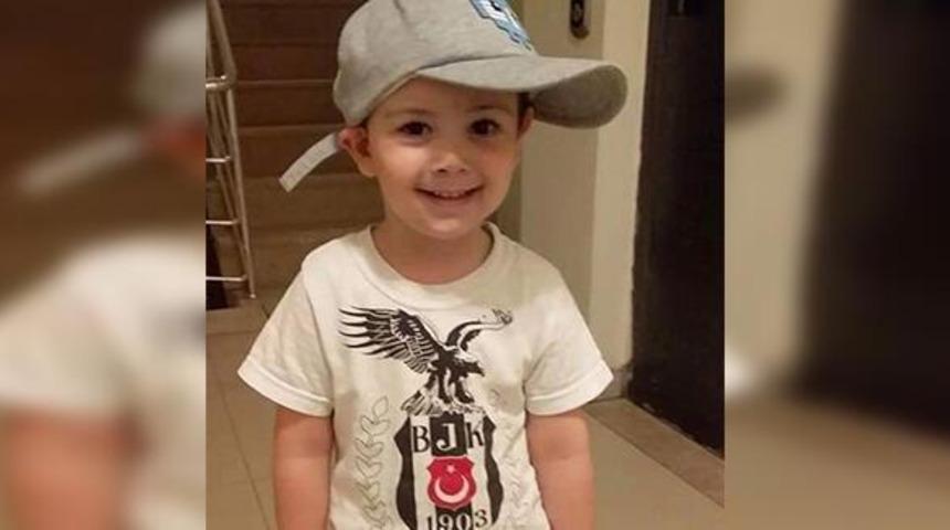 Boğazına balon par&ccedil;ası takılan minik Yağız kurtarılamadı