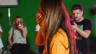 Gupse Özay'a sette sürpriz doğum günü partisi!