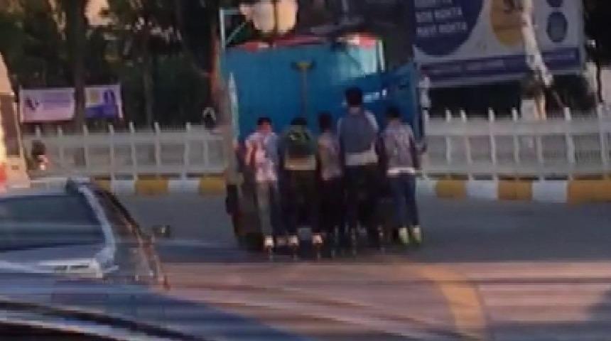 Patenci gen&ccedil;lerin tehlikeli yolculuğu kamerada