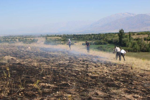 Sıcak hava Erzincan’da yangınları artırdı