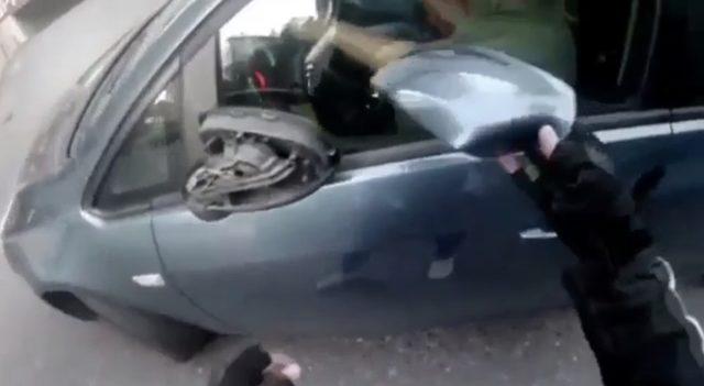 (Özel) Motosiklet sürücüsü otomobile çarpmaktan son anda kurtuldu