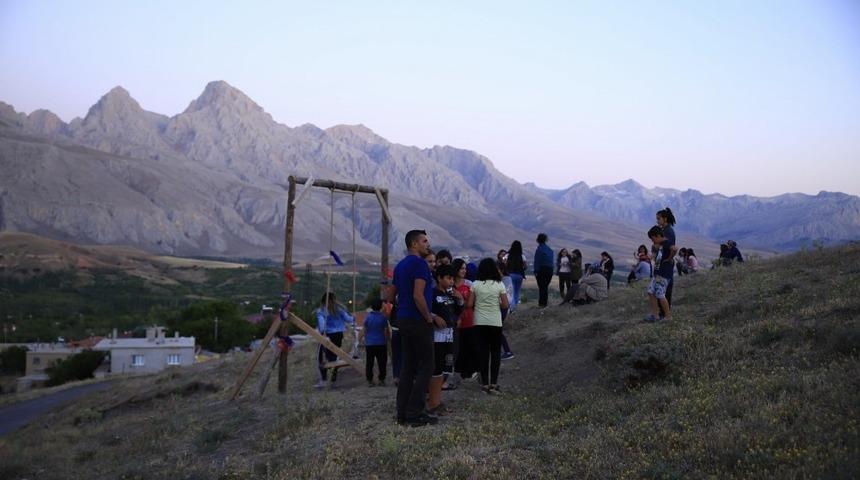 Karadeniz değil, Demirkazık etekleri