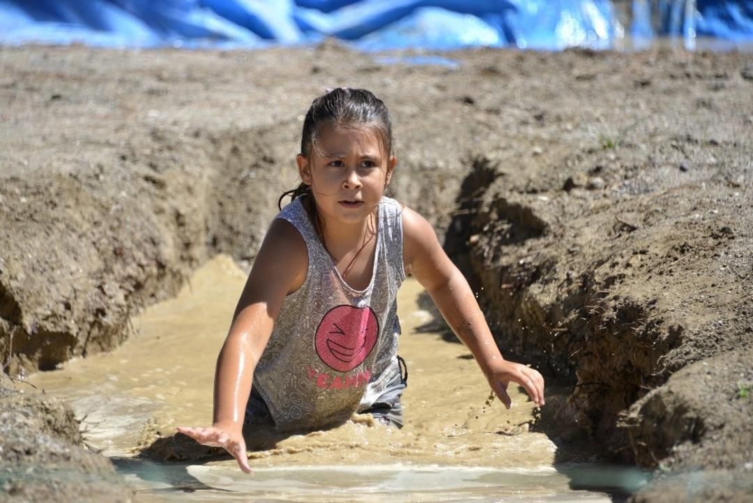 Otistik &ccedil;ocuklar da toprak ve suyla buluştu