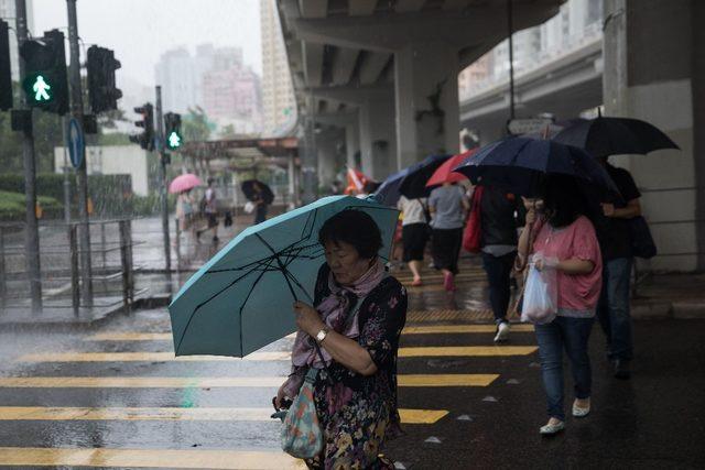 Hong Kong’da tayfun alarmı