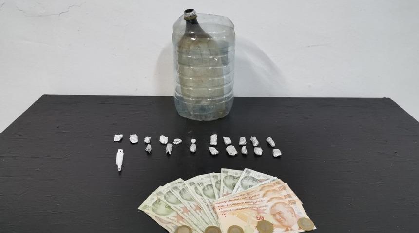 Uyuşturucu satıcısı ve kullanıcılar ormanlık alanda yakalandı