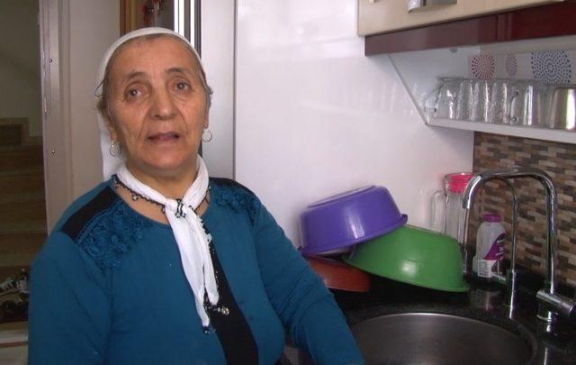 (Özel) Sultangazi’de yaşlı kadını “Oğluna borcum var” yalanıyla dolandırdı