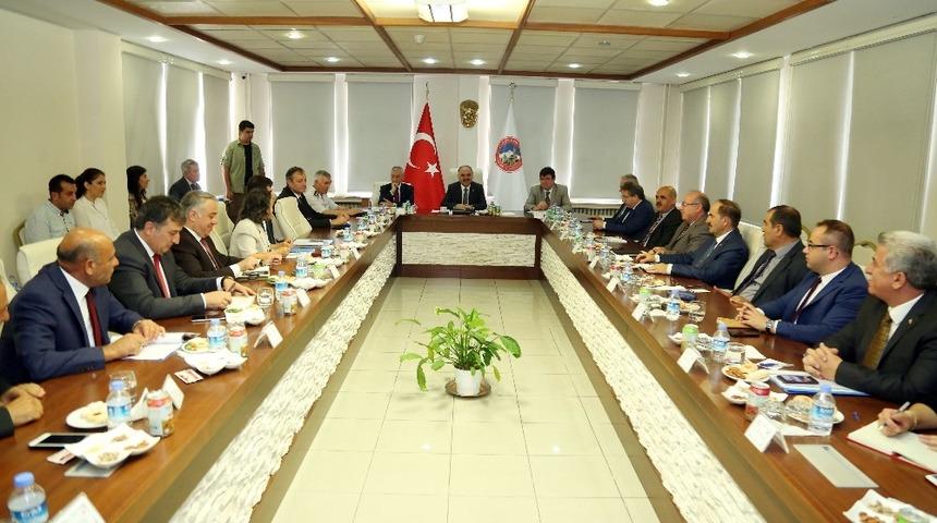 İl İdare Şube Başkanları Toplantısı Vali G&uuml;naydın Başkanlığında Yapıldı