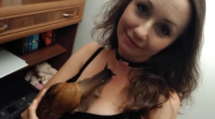 Şaşkına çeviriyor! Evde Afrika salyangozu beslemek kimin aklına gelir? G3