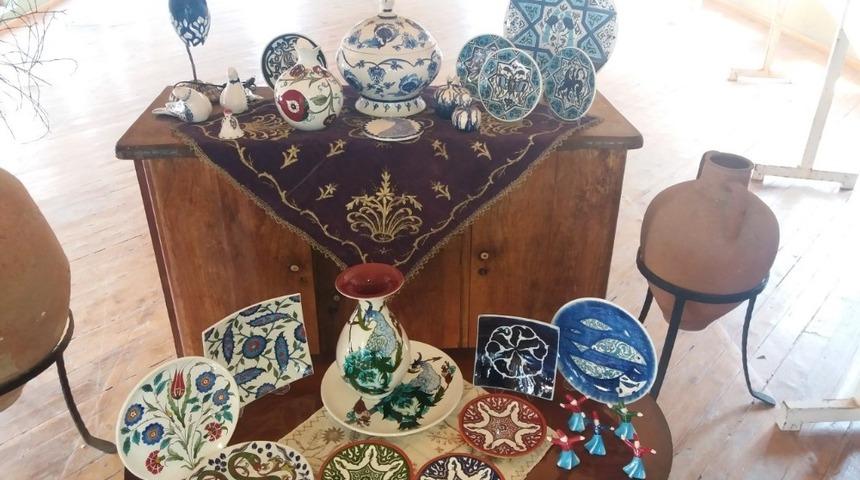 &Ccedil;ini kursunu bitirip sergi a&ccedil;tı