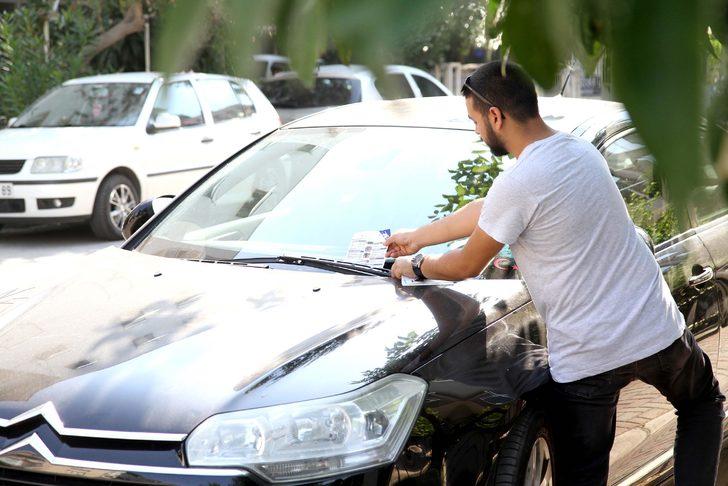Park halindeki araca el ilanı ve kartvizit bırakanlara ceza geliyor G1