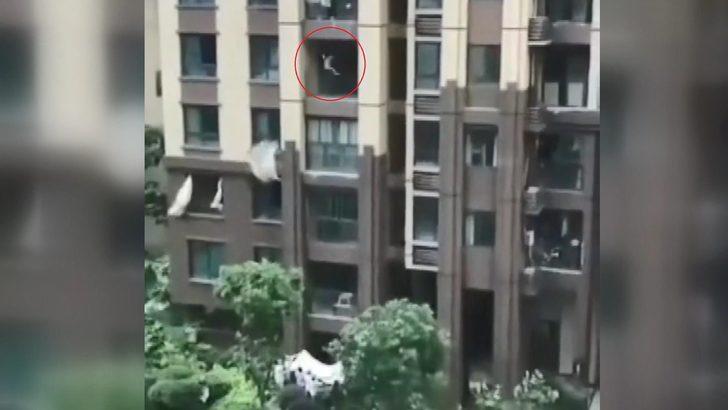  6’ncı kattan düştü! Mucize eseri kurtuldu G3