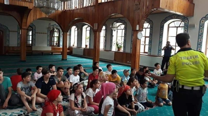 Yaz Kur&rsquo;an Kursu &ouml;ğrencilerine trafik eğitimi verildi