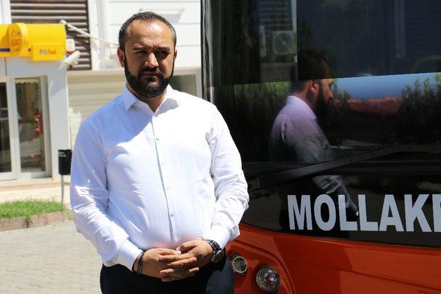 Halk otobüsü şoförü gecikince belediye başkanı direksiyon başına geçti