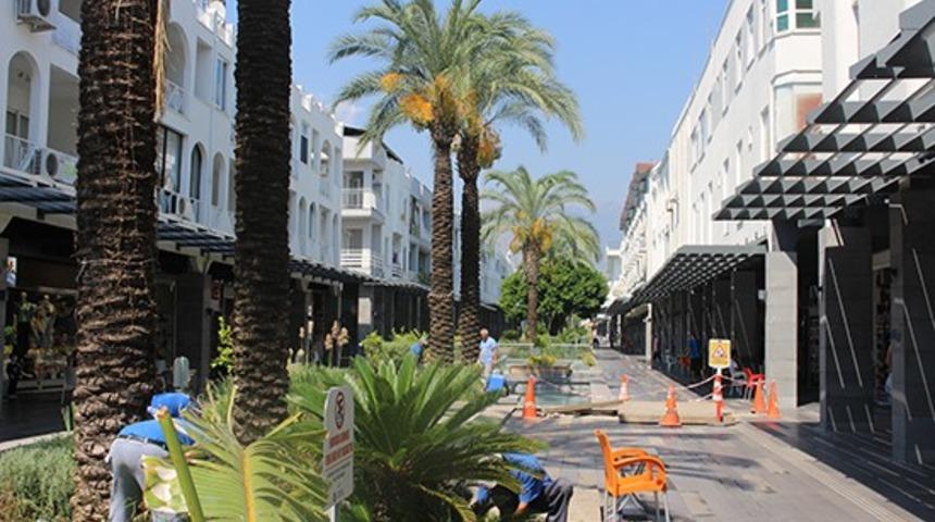 B&uuml;y&uuml;kşehir Kemer&rsquo;de Atat&uuml;rk ve Liman caddeleri temizledi